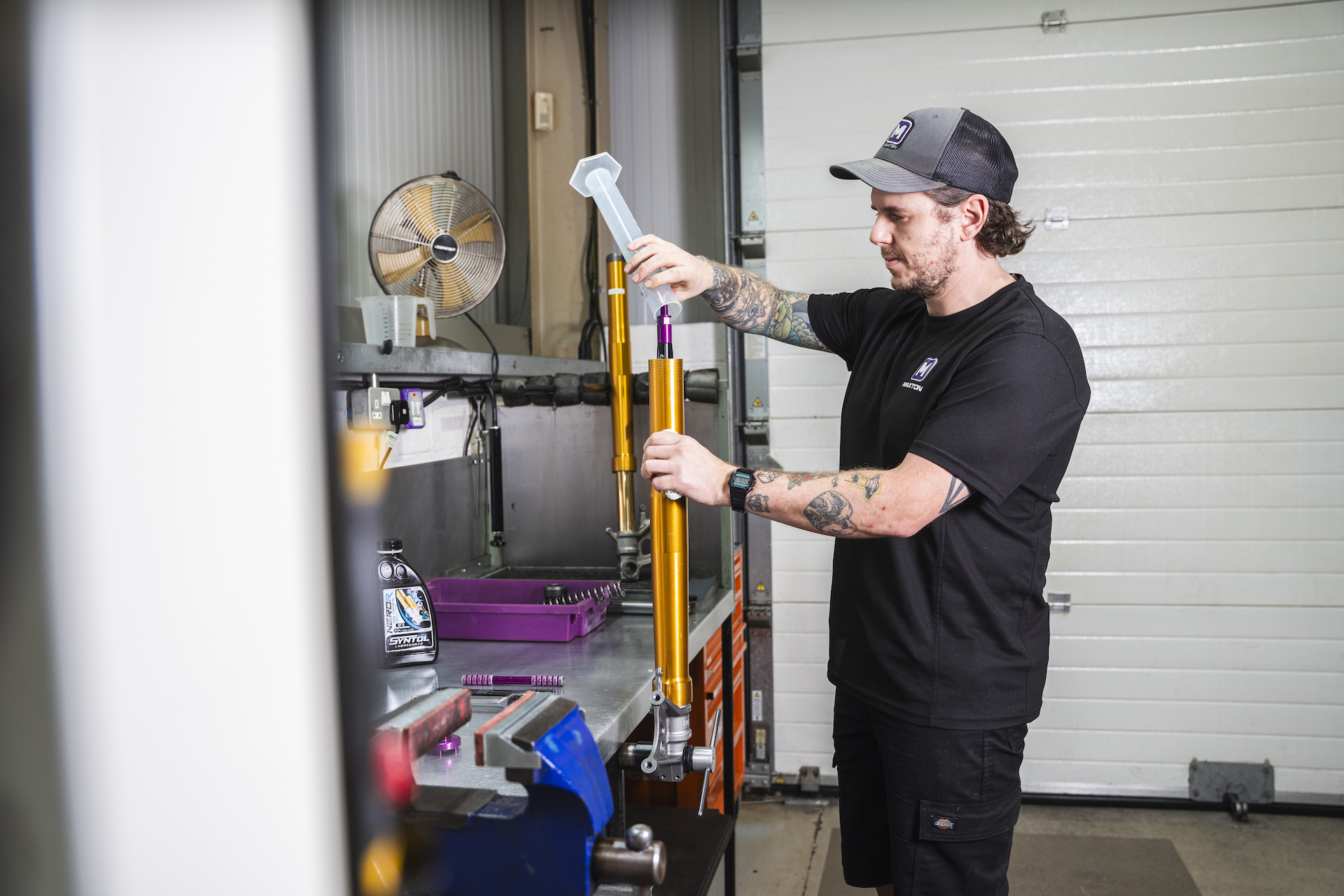Fork Revalve, Respring and Service - Image 4