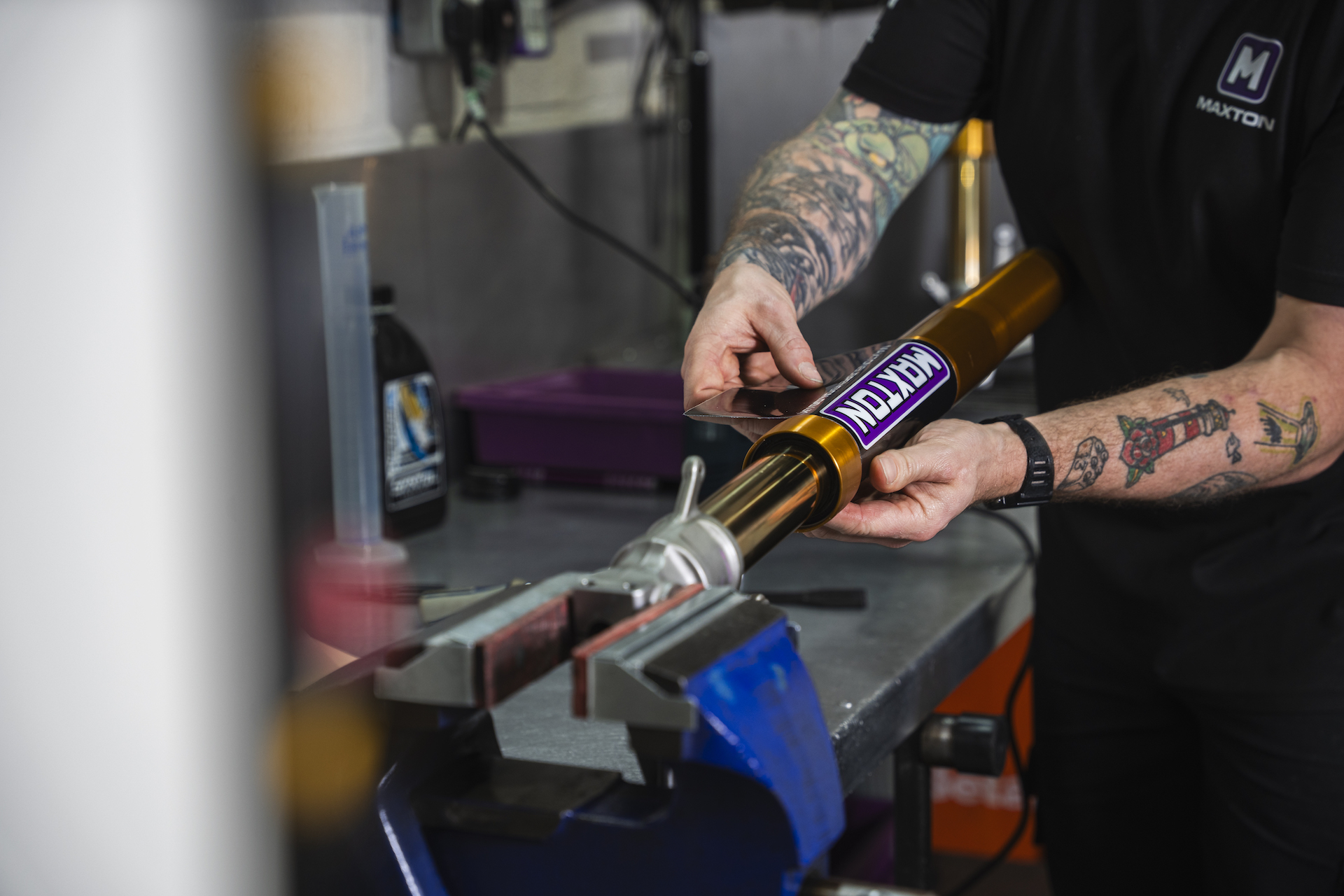Fork Revalve, Respring and Service - Image 2